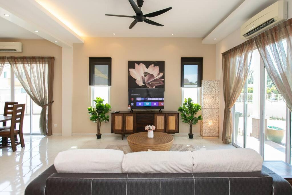 BalikPulau Cozy Home 4BR w BBQ photo 1