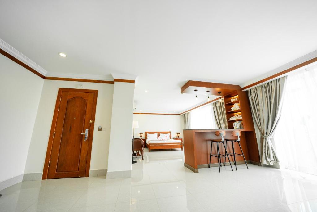 Pursat Riverside Hotel & Spa photo 4