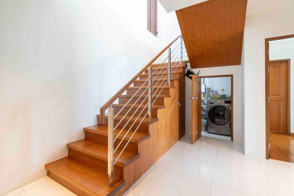 Beachfront 4 bedrooms Penthouse with Breathtaking Sea View photo 2