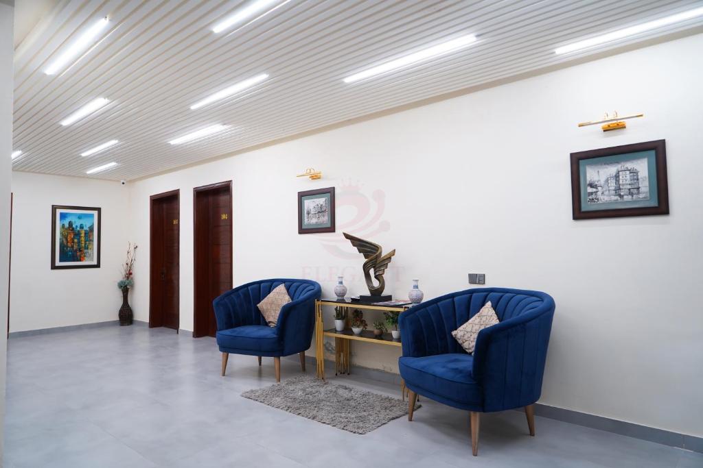 Elegant Executive Suite photo 2