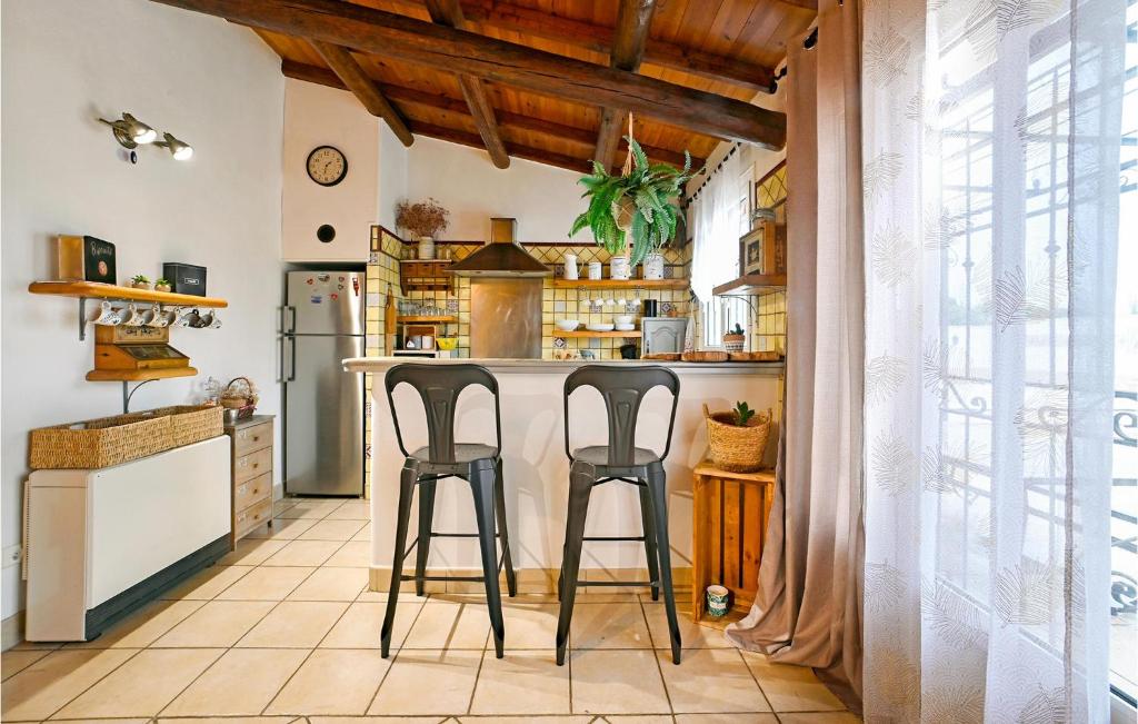 Nice Home In Raphle-les-arles With Outdoor Swimming Pool photo 3