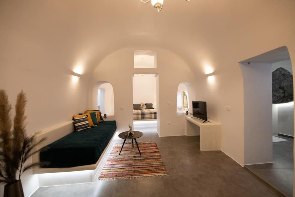 Belantza Cave House with jacuzzi photo 1