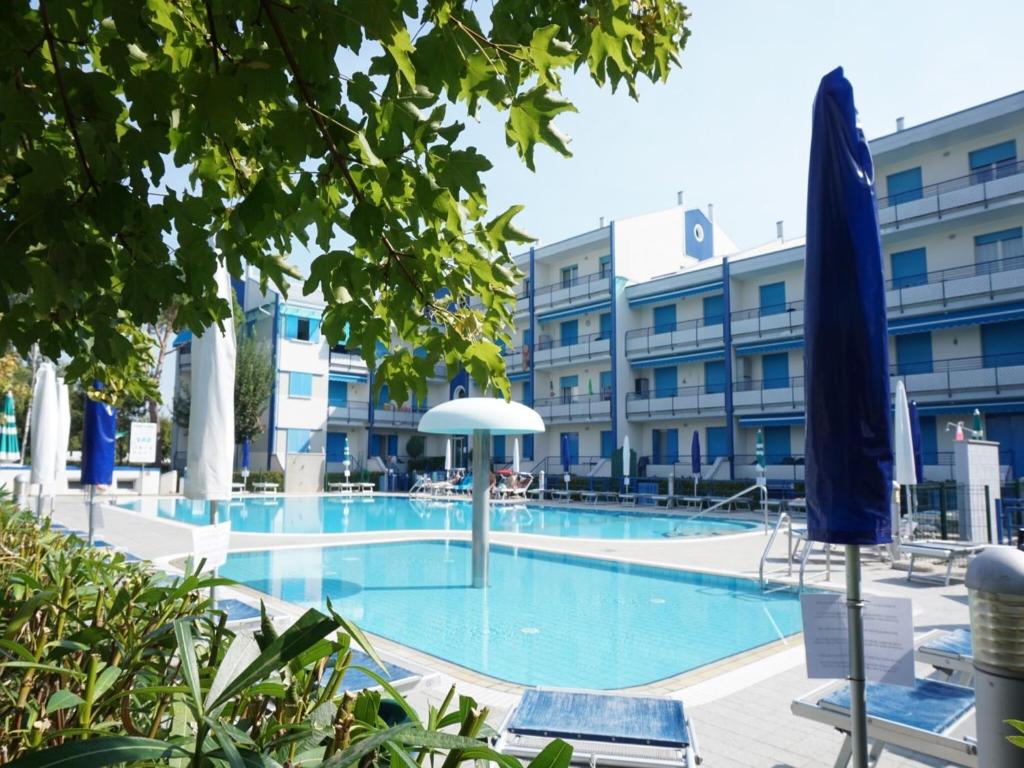 Luminous flat in residence with pool photo 1
