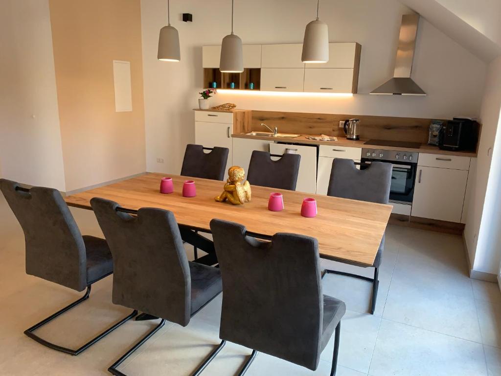 Ferienwohnung, 2 Zimmer, 4 bis 6 Personen, 67 qm, mit großem Balkon, entlang am Fluss, an der Aach, am Bodensee, nah am Naturschutzgebiet photo 1