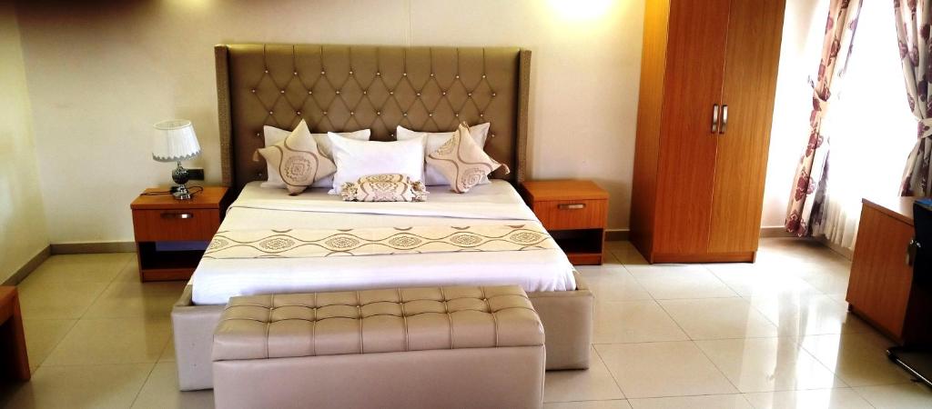 Roses Regency Hotel