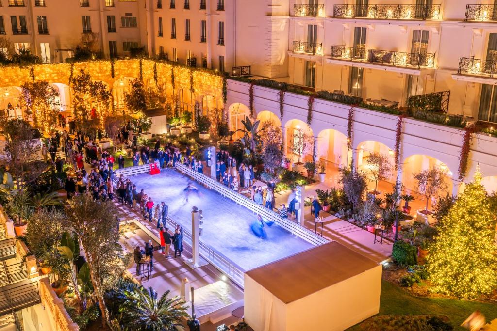 Carlton Cannes, a Regent Hotel photo 1