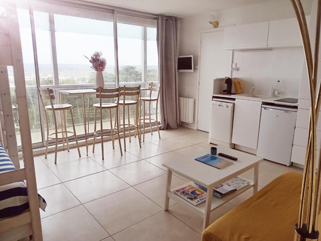 T1 neuf avec petite chambre à 150m de la plage photo 1