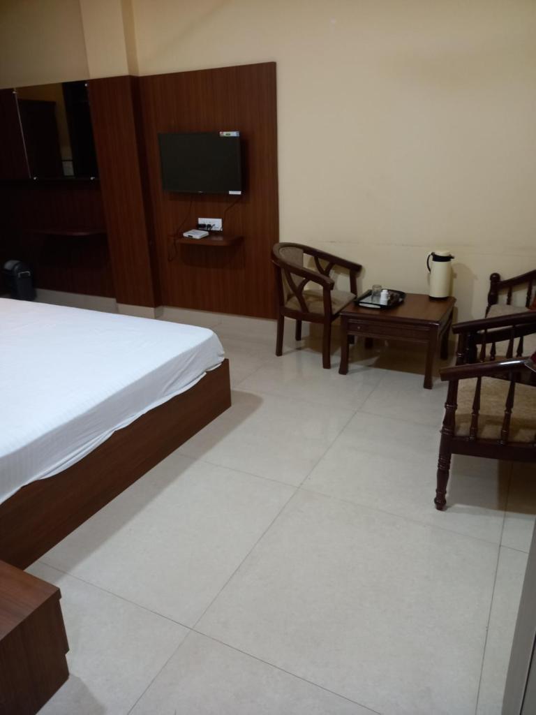 ROYAL RESIDENCY photo 1