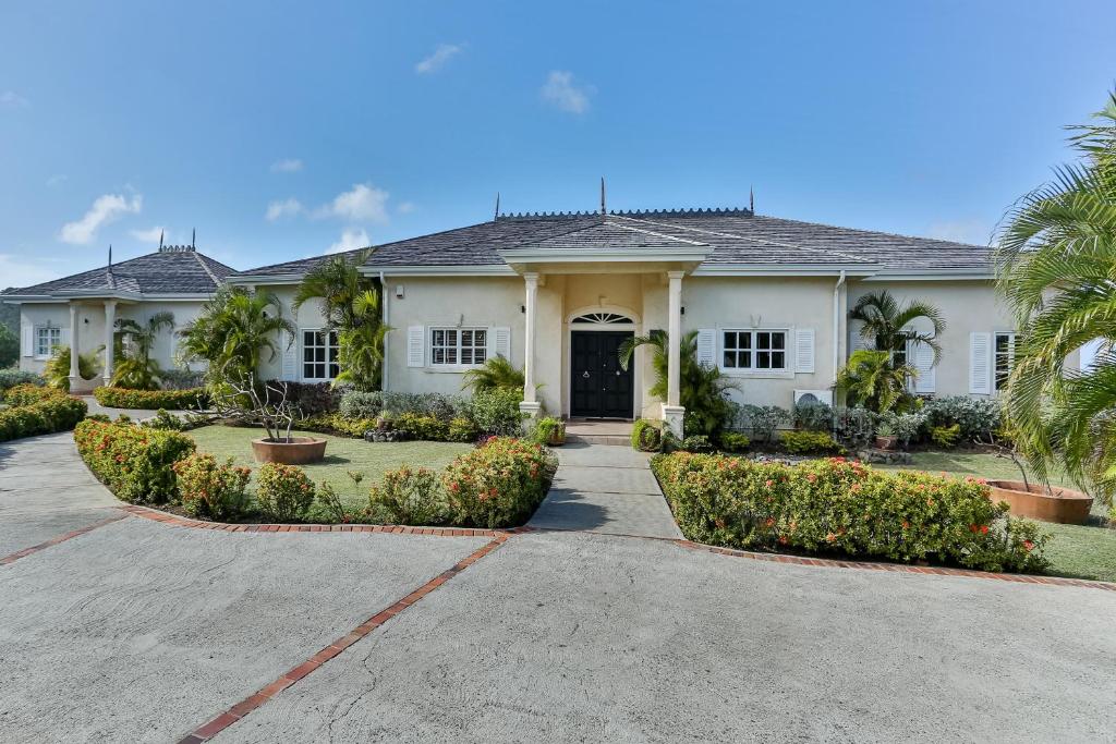Cayman Villa - Contemporary 4 bedroom Villa with Stunning Ocean Views villa photo 1