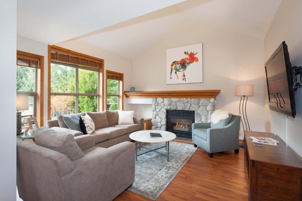 Arrowhead Point 9 - 2 Bed Ski Home with Private Hot Tub - Whistler Platinum