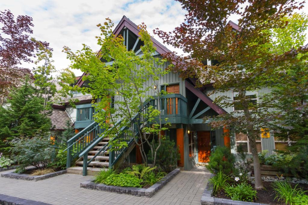 Arrowhead Point 9 - 2 Bed Ski Home with Private Hot Tub - Whistler Platinum photo 2
