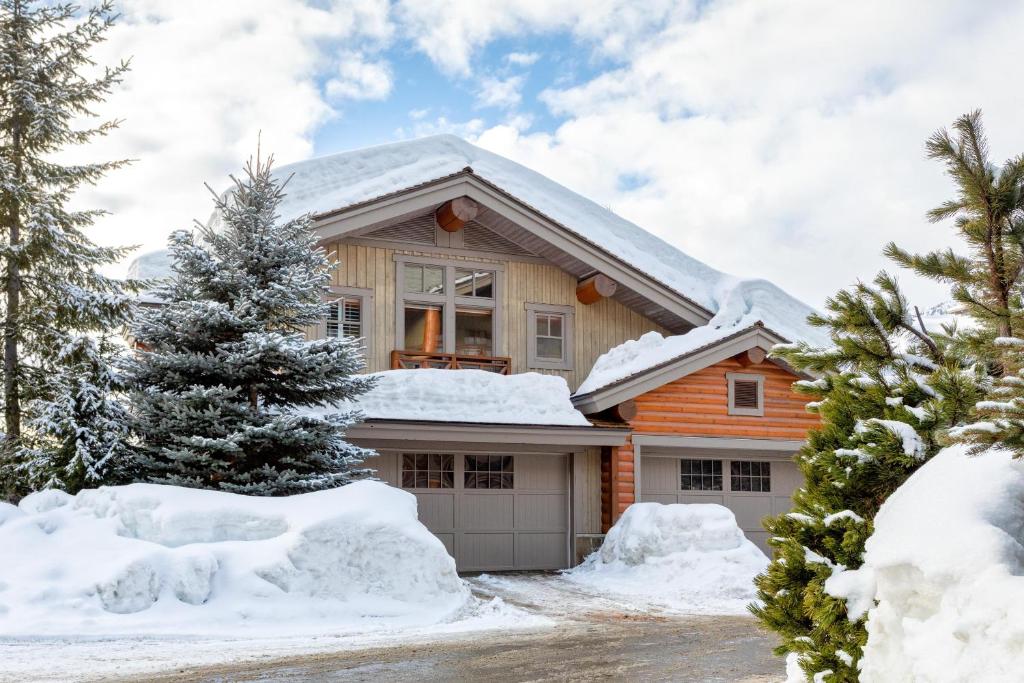 Taluswood The Heights 13 - 4 Bed Townhouse with Private Hot Tub - Whistler Platinum
