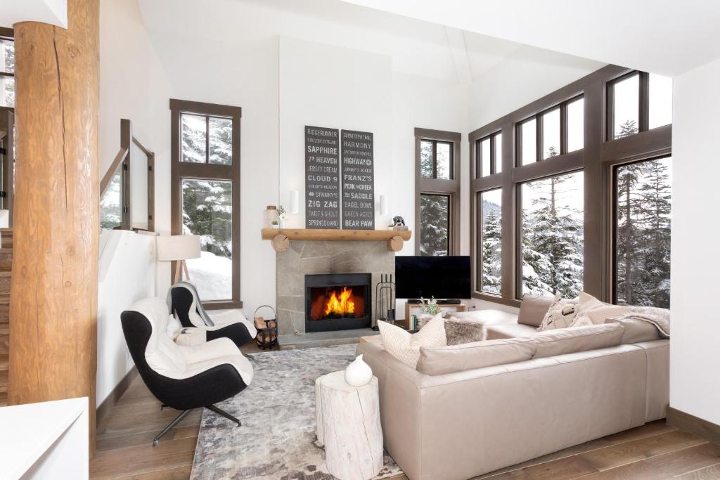 Taluswood The Heights 13 - 4 Bed Townhouse with Private Hot Tub - Whistler Platinum photo 1