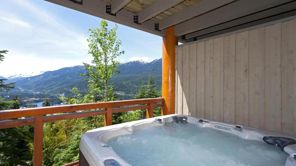 Taluswood The Heights 13 - 4 Bed Townhouse with Private Hot Tub - Whistler Platinum photo 2