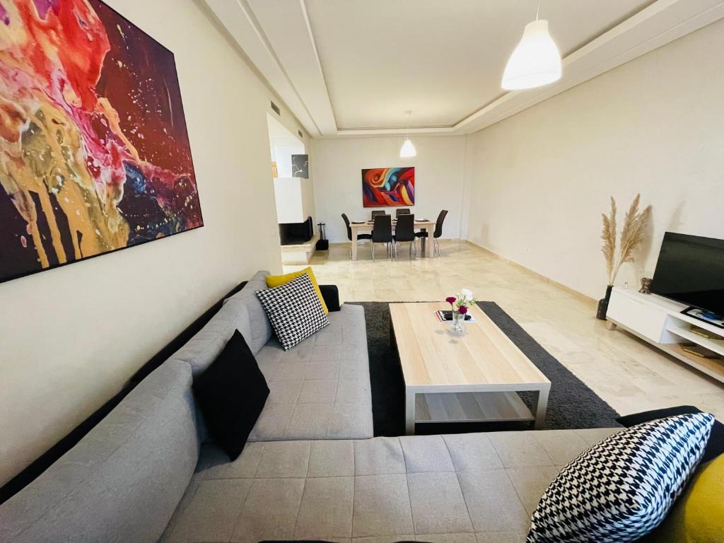 Chic & cosy Flat Near Airport lockbox fast wifi photo 3
