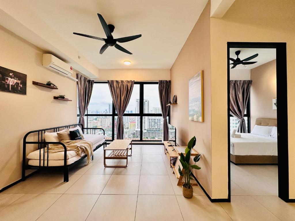 New 2BR or 3BR Cozy Urban Suite Homestay at Georgetown8-10pax by URBAN STAYCATIONS