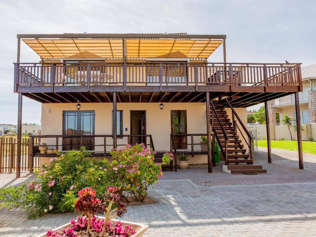 Arnelia House