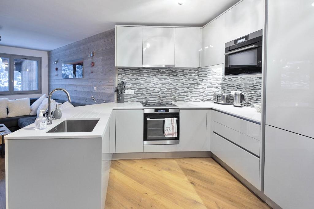 Taragan - Totally Refurbished 3 bed apt, Central St Gervais! photo 1