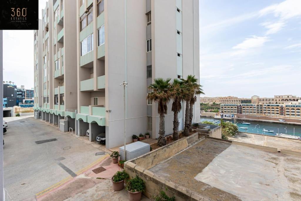 A lovely duplex maisonette just of Spinola w/WIFI by 360 Estates, San Giljan