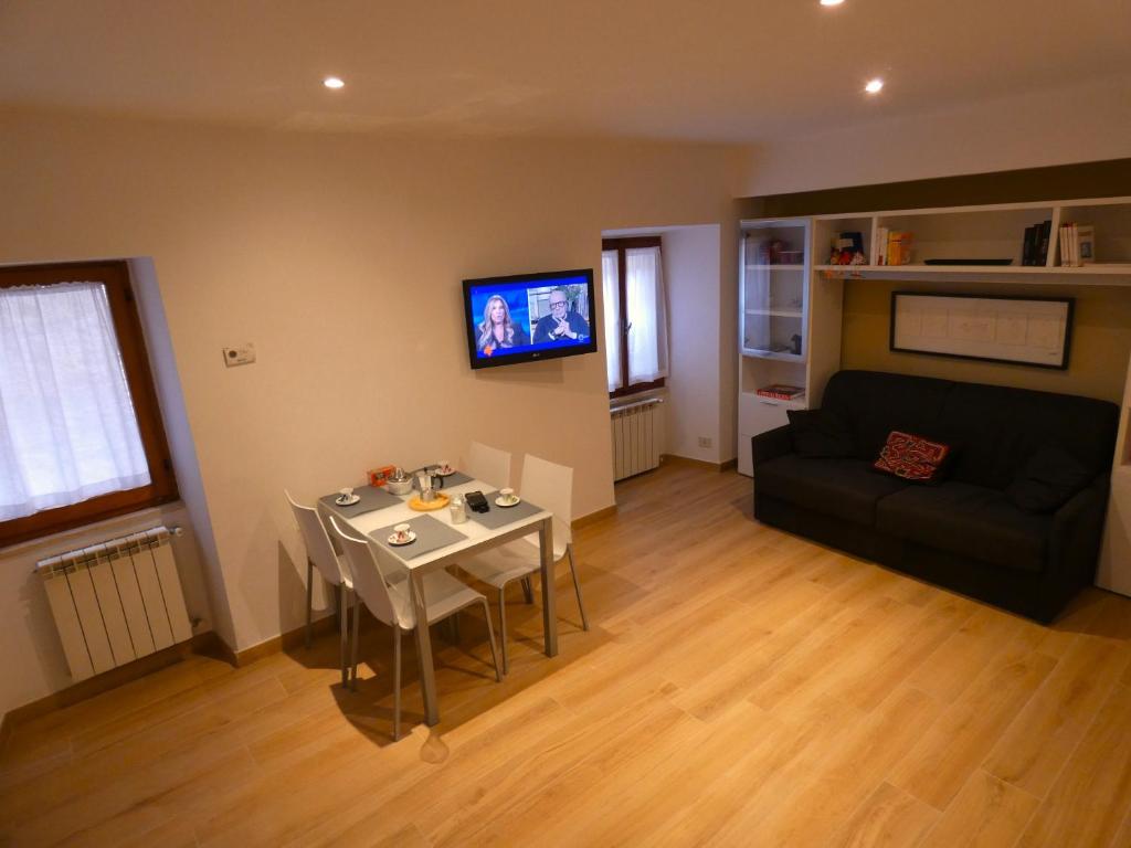 Scappo in Umbria, Casa Cavour