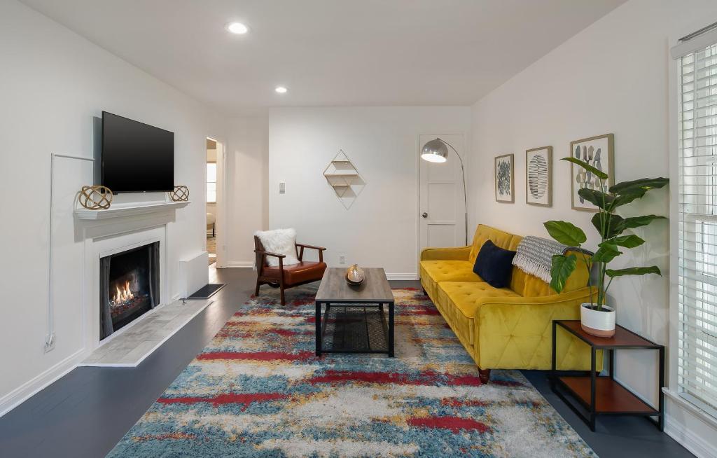 Quaint 1BD 1BA Bungalow image