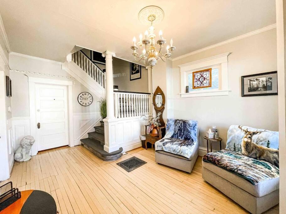 New 1BR Apartment in Heart of Downtown Pueblo! photo 3