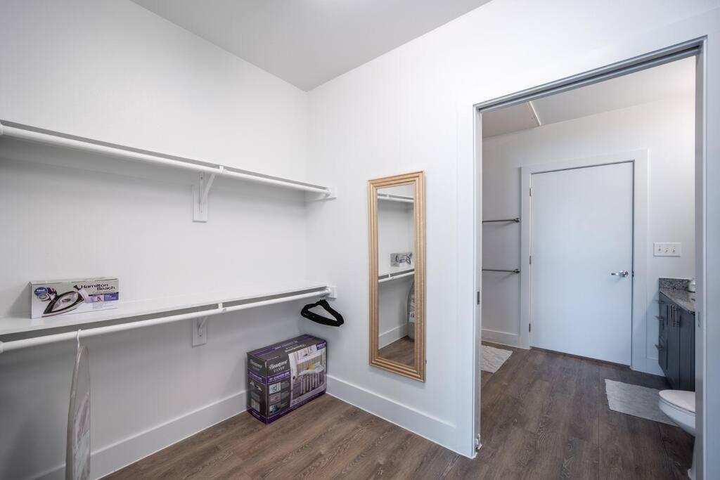 Modern Vibrant Getaway Apartment photo 2