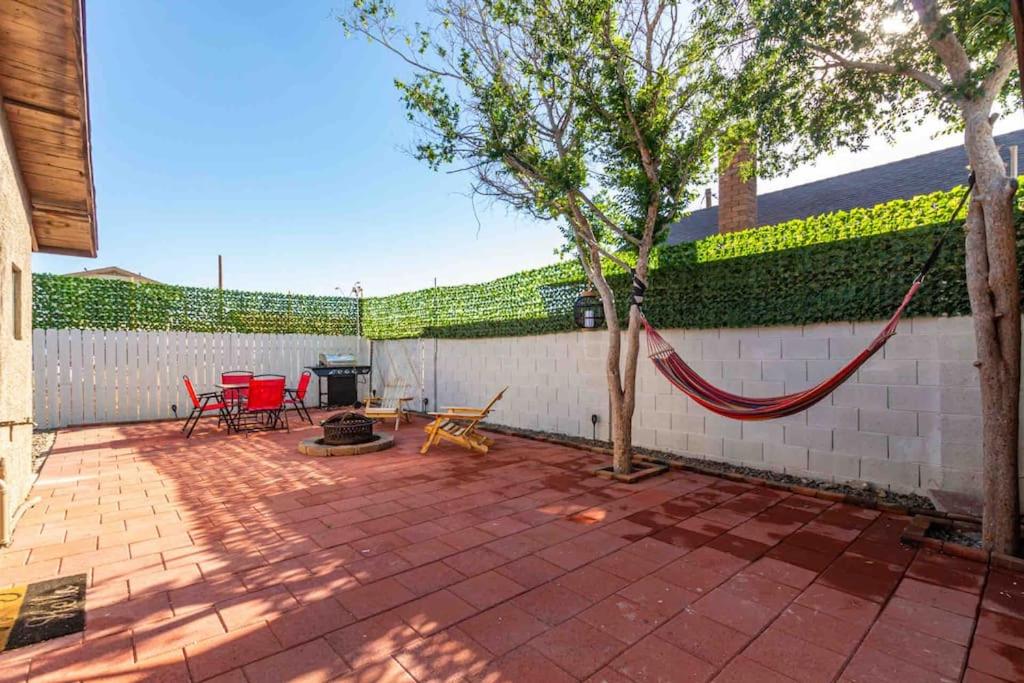 Your Downtown Cozy Studio With Backyard Unit C image