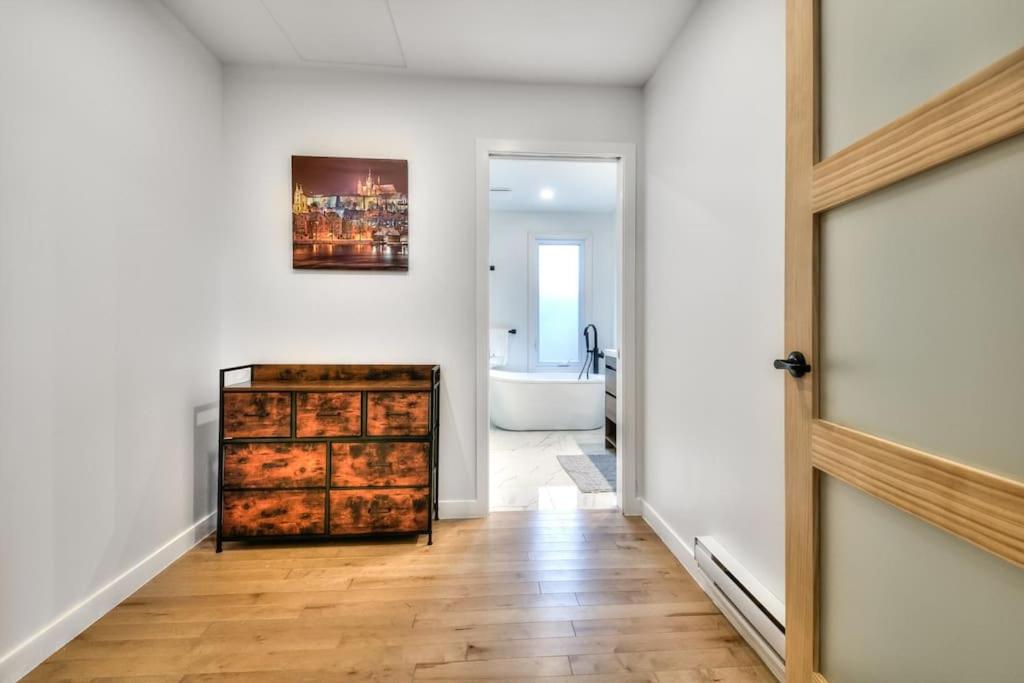 Lux. 4BR House with Pool near DT photo 4