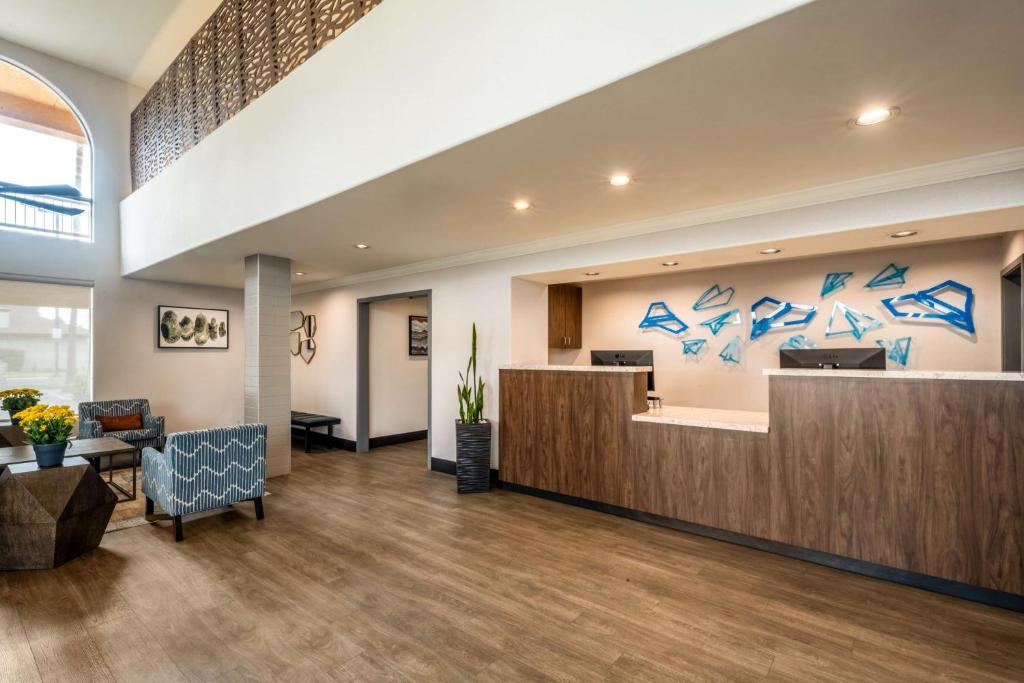 Best Western Inn & Suites Lemoore image