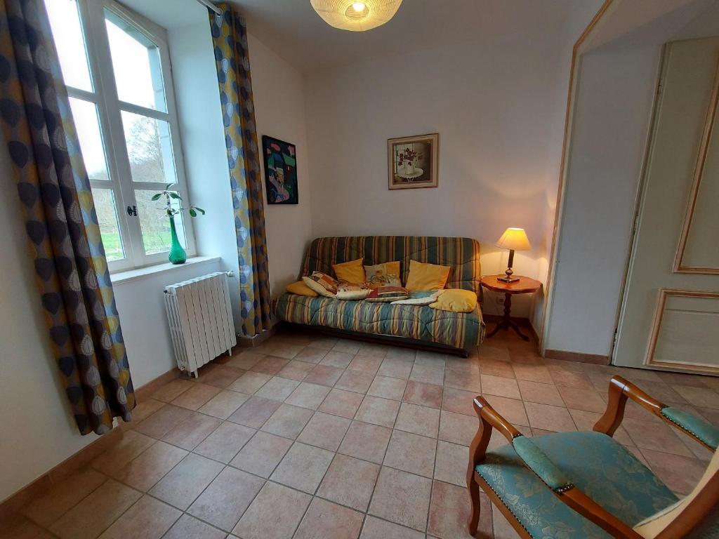 Gîte Saint-Pierre-sur-Erve, 4 pièces, 8 personnes - FR-1-600-160 (Gite Saint-Pierre-sur-Erve, 4 pieces, 8 personnes - FR-1-600-160) - Thumbnail image