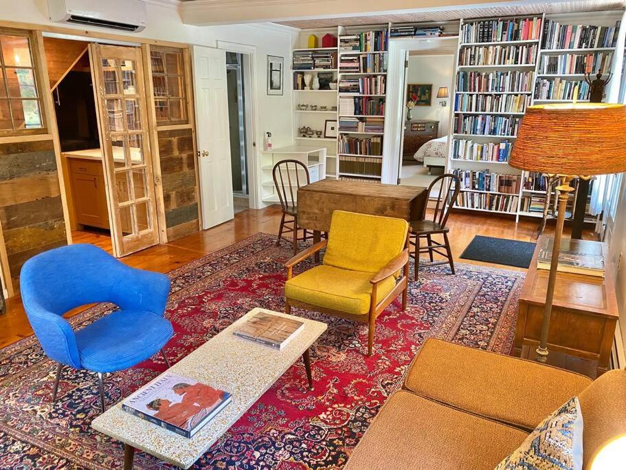 the farmhouse suite at barn & bike image