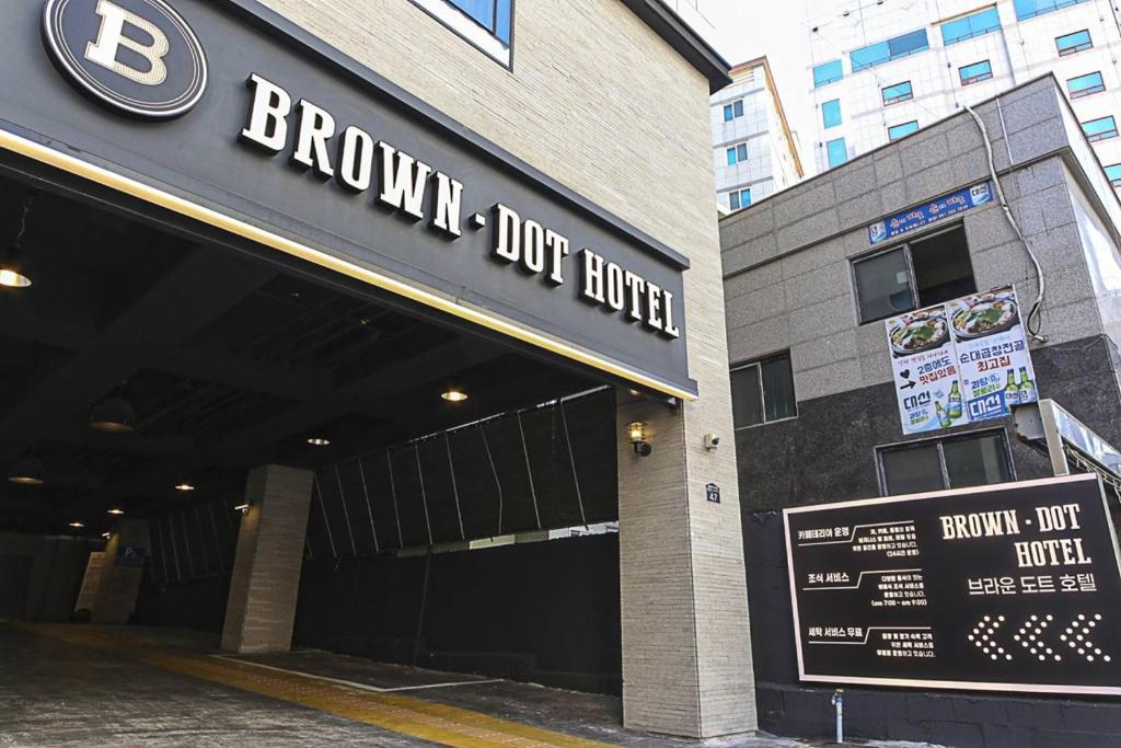Brown Dot Hotel Hadan photo 1