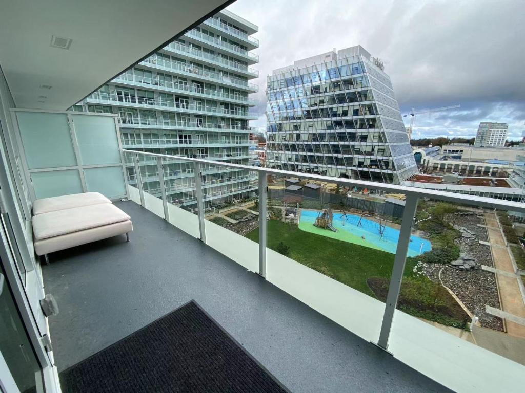 Richmond center apartment