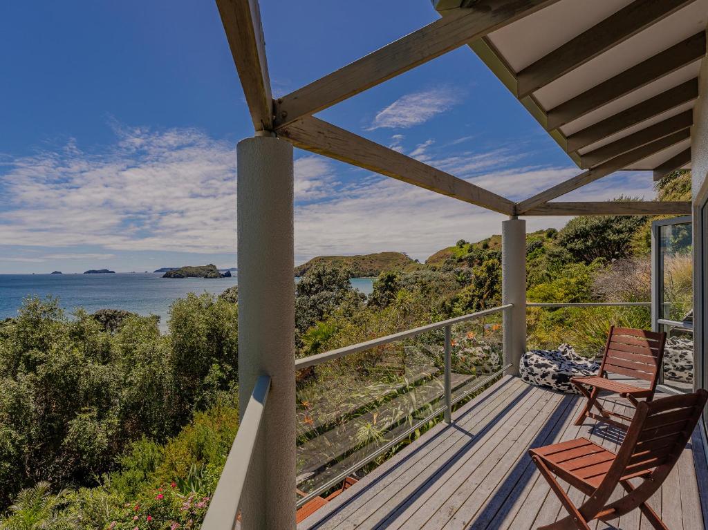Chucks Retreat - Opito Bay Holiday Home photo 2