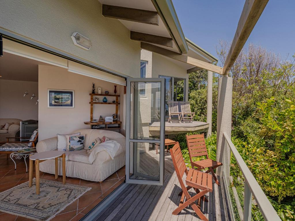 Chucks Retreat - Opito Bay Holiday Home photo 3
