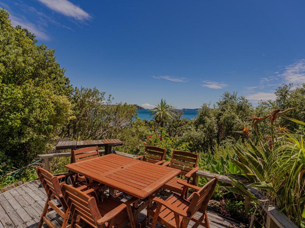 Chucks Retreat - Opito Bay Holiday Home photo 4