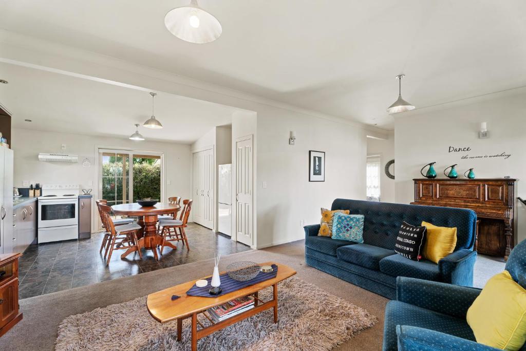 Green Oasis - Cromwell Holiday Home photo 3