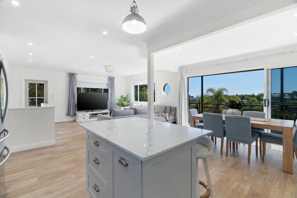 Beach Vibe at Terrigal photo 1