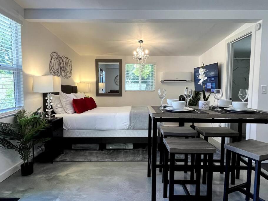 The Hudson Suite Spot - Studio Apt Close to ASU - Tap to explore photos