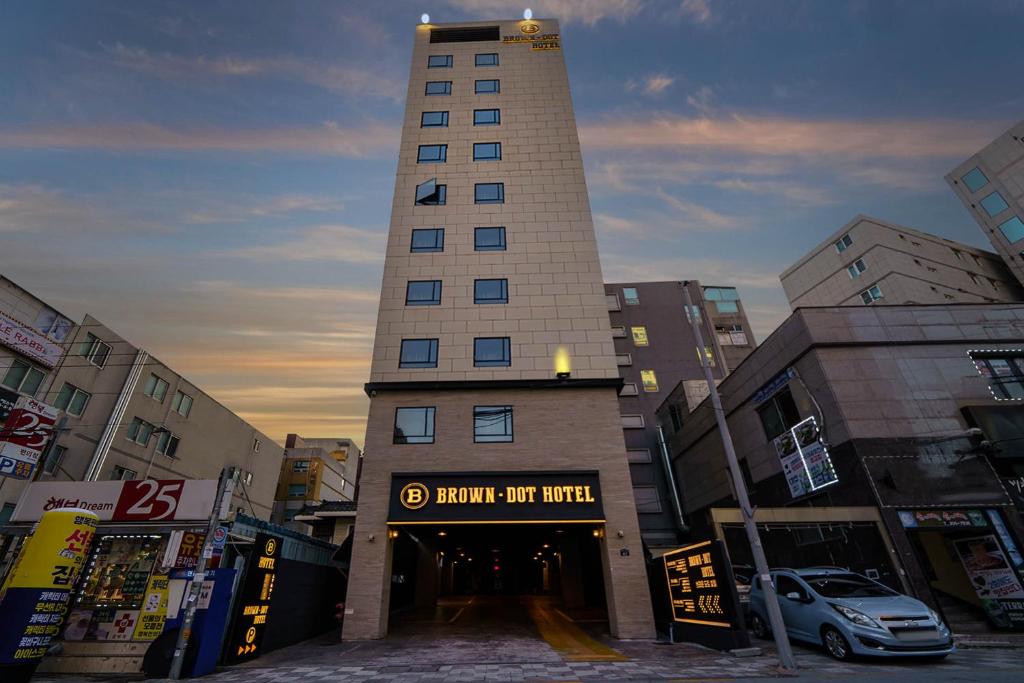 Brown Dot Hotel Hadan