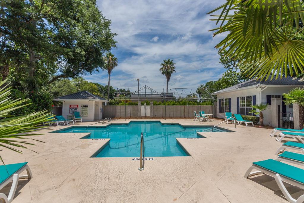 Boozies Bungalow image