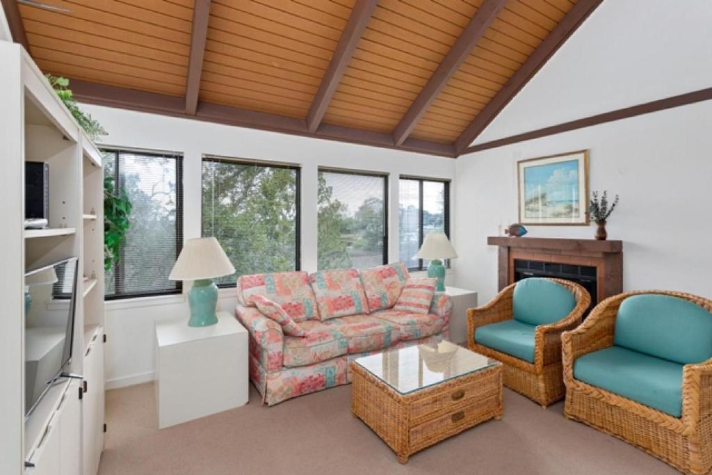 486 Cedar Walk image