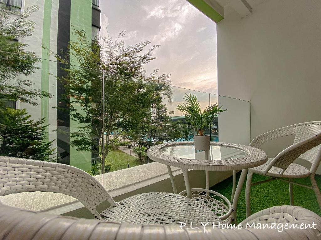 Crystal Cozy Suite PoolView Netflix Waterpark@ Ipoh Station 18 photo 1