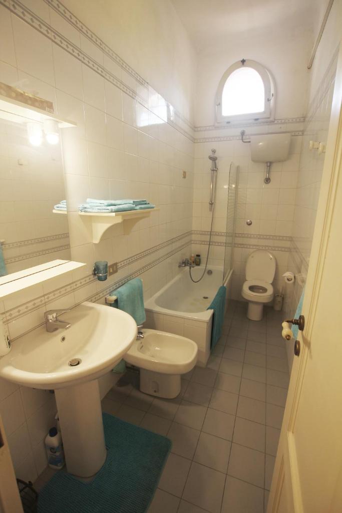 suite tra i tetti con bagno privato - Tap to explore photos