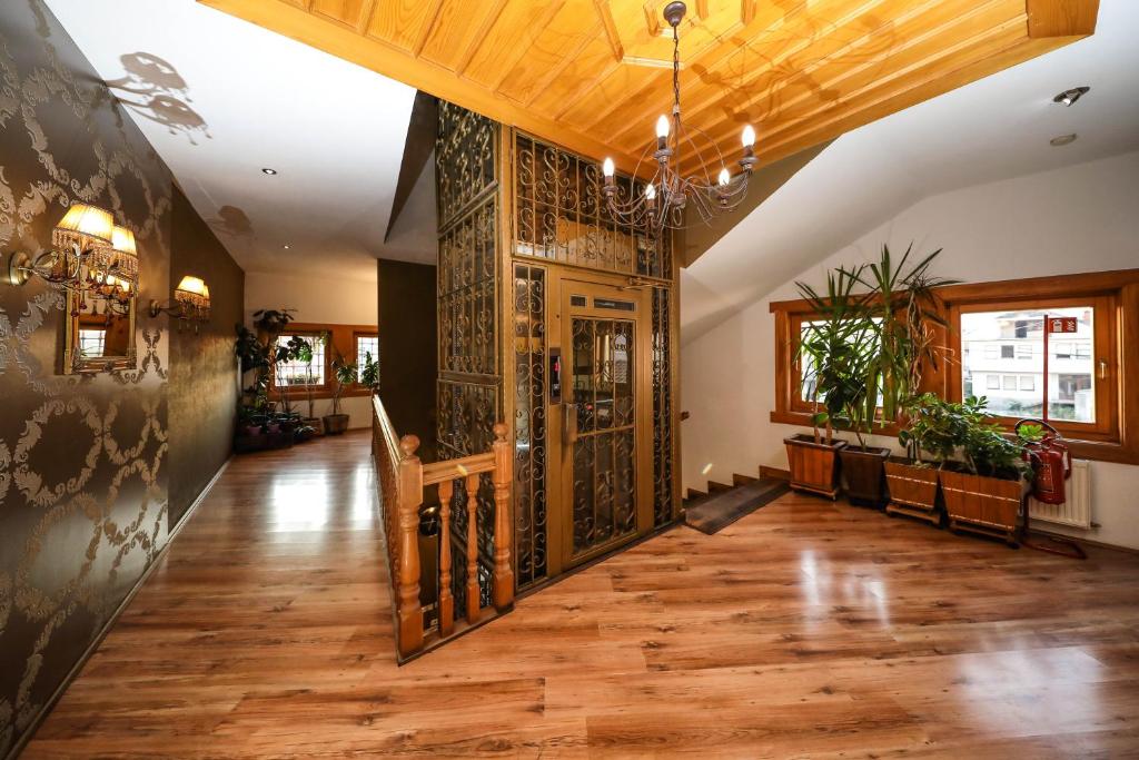 Hotel Çarshia e Jupave photo 2