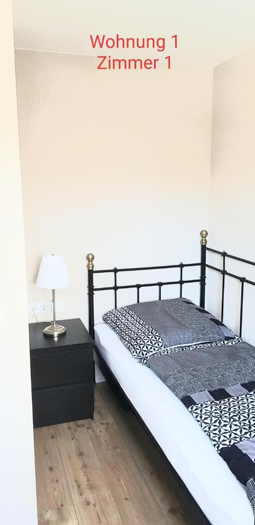 2x Monteurwohnung 1x 2 kleine Einzelzimmer 1x Doppelbett und Schlafcouch im Wohnbereich