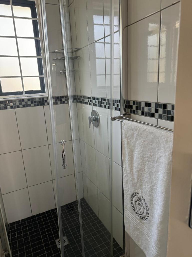 389b Beautiful Bachelor Cottage