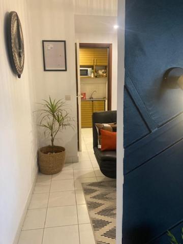 Beach apt w/ parking, 24/7 security, tennis court photo 2