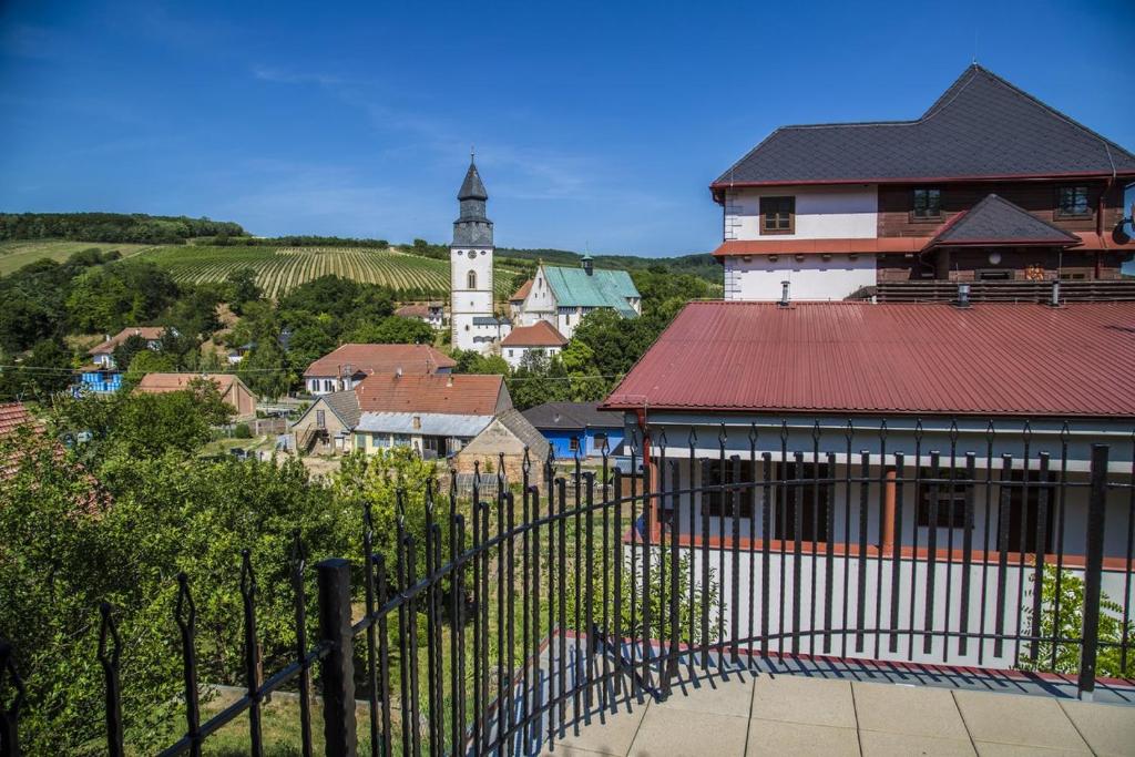 Hotel Kaskáda - resort Hotel Kurdějov & Art Wine Hall - Tap to explore photos